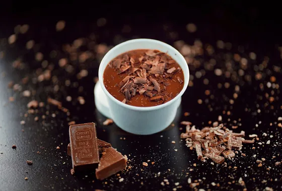 Verrine de mousse au chocolat noir maison, légère et aérienne