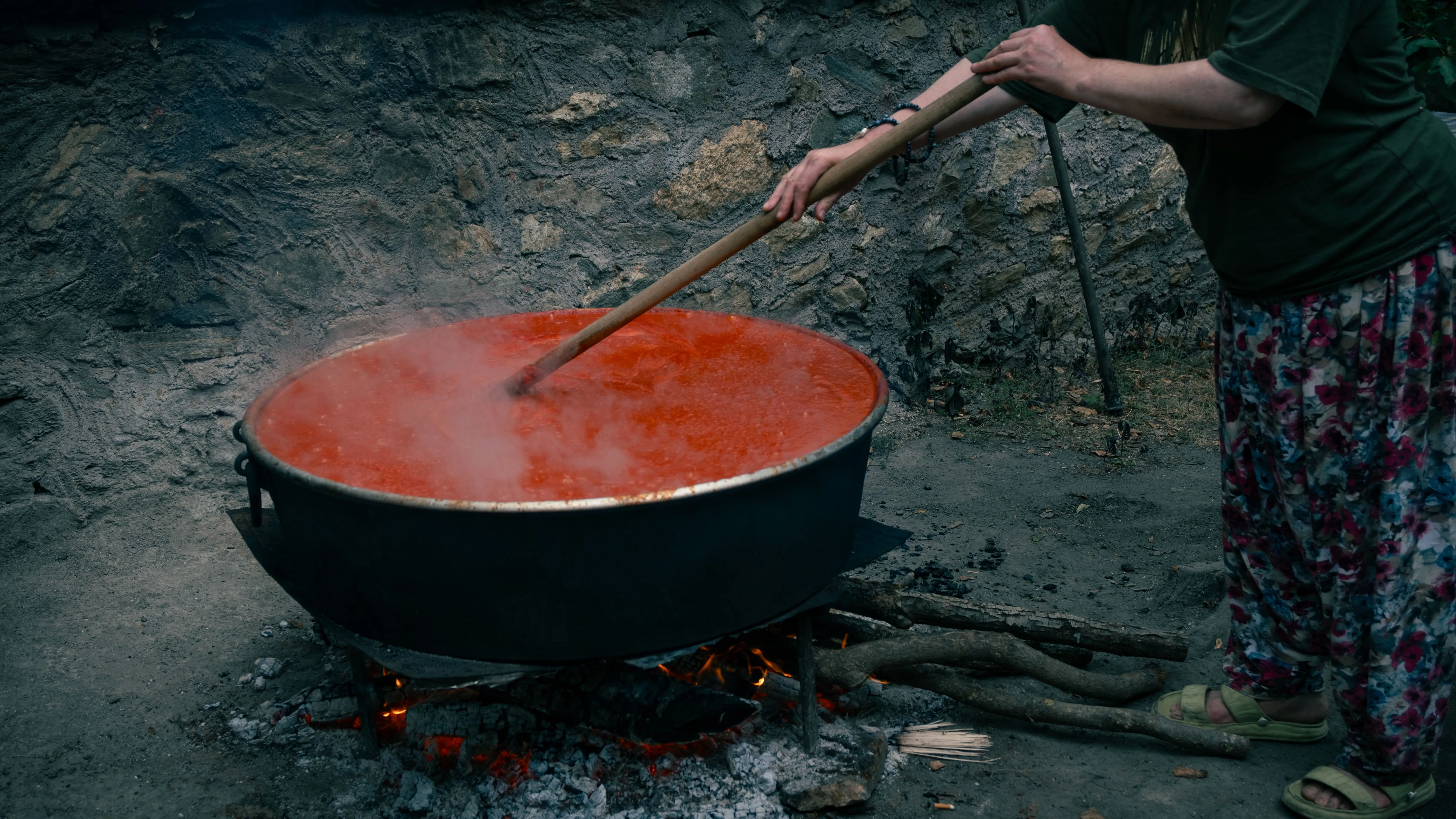 Délicieuse sauce tomate, ail, huile et herbes
